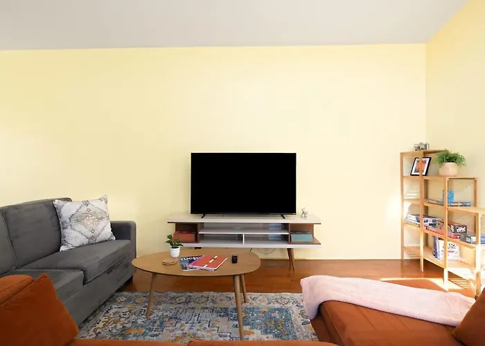 Midtown Retreat-pet Friendly