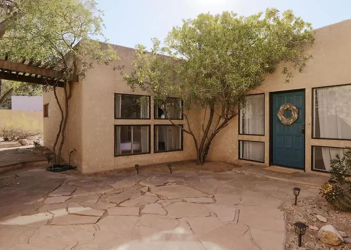 Midtown Retreat-pet Friendly