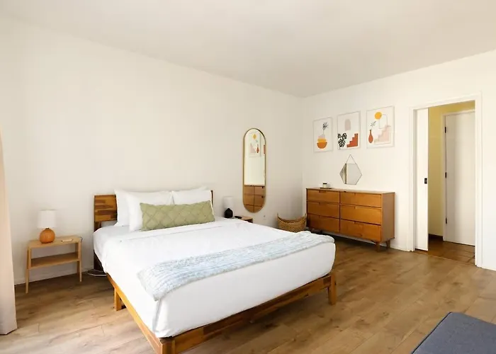 Midtown Retreat-pet Friendly *