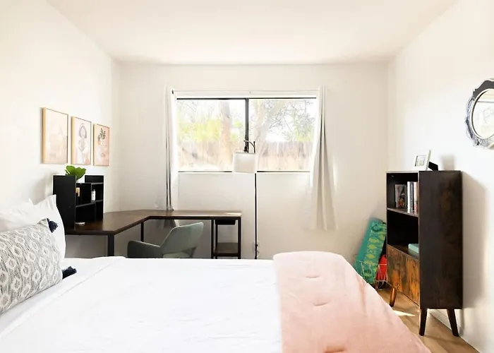 Сasa de vacaciones Midtown Retreat-pet Friendly *