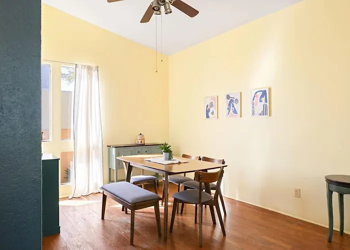 Midtown Retreat-pet Friendly *